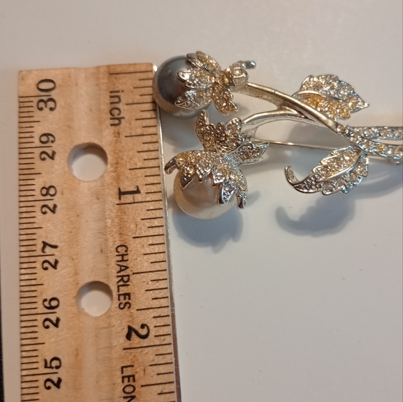 Silver tone brooch - Picture 7 of 8